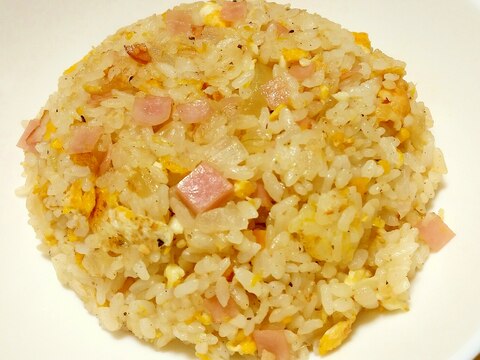 新玉ねぎとハムと卵のチャーハン